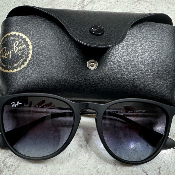 Ray Ban Erika Classic style sunglasses. Grey gradient lenses - Picture 3 of 5